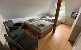 Doppelzimmer-Bad-Kuehlschrank-Tv-19