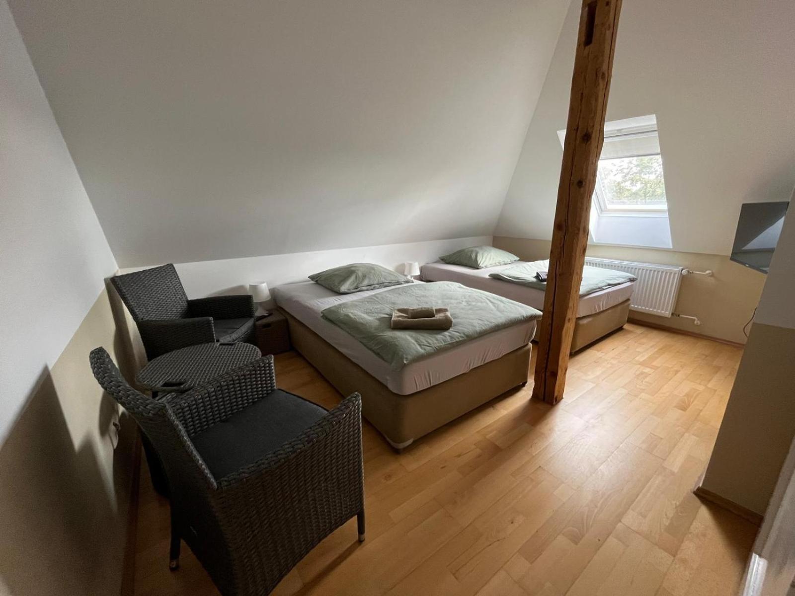 Doppelzimmer-Bad-Kuehlschrank-Tv-19 Meine Exterior foto