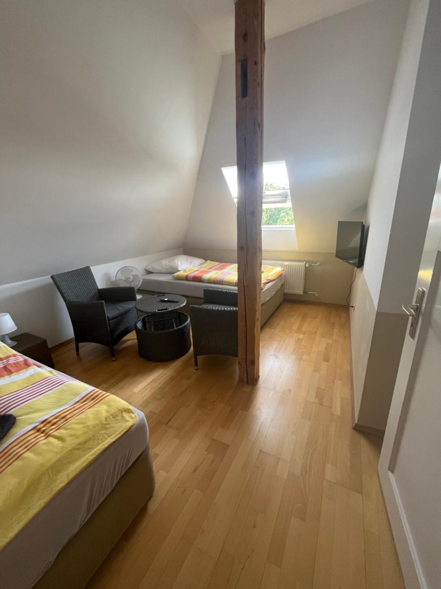 Doppelzimmer-Bad-Kuehlschrank-Tv-19 Meine Exterior foto