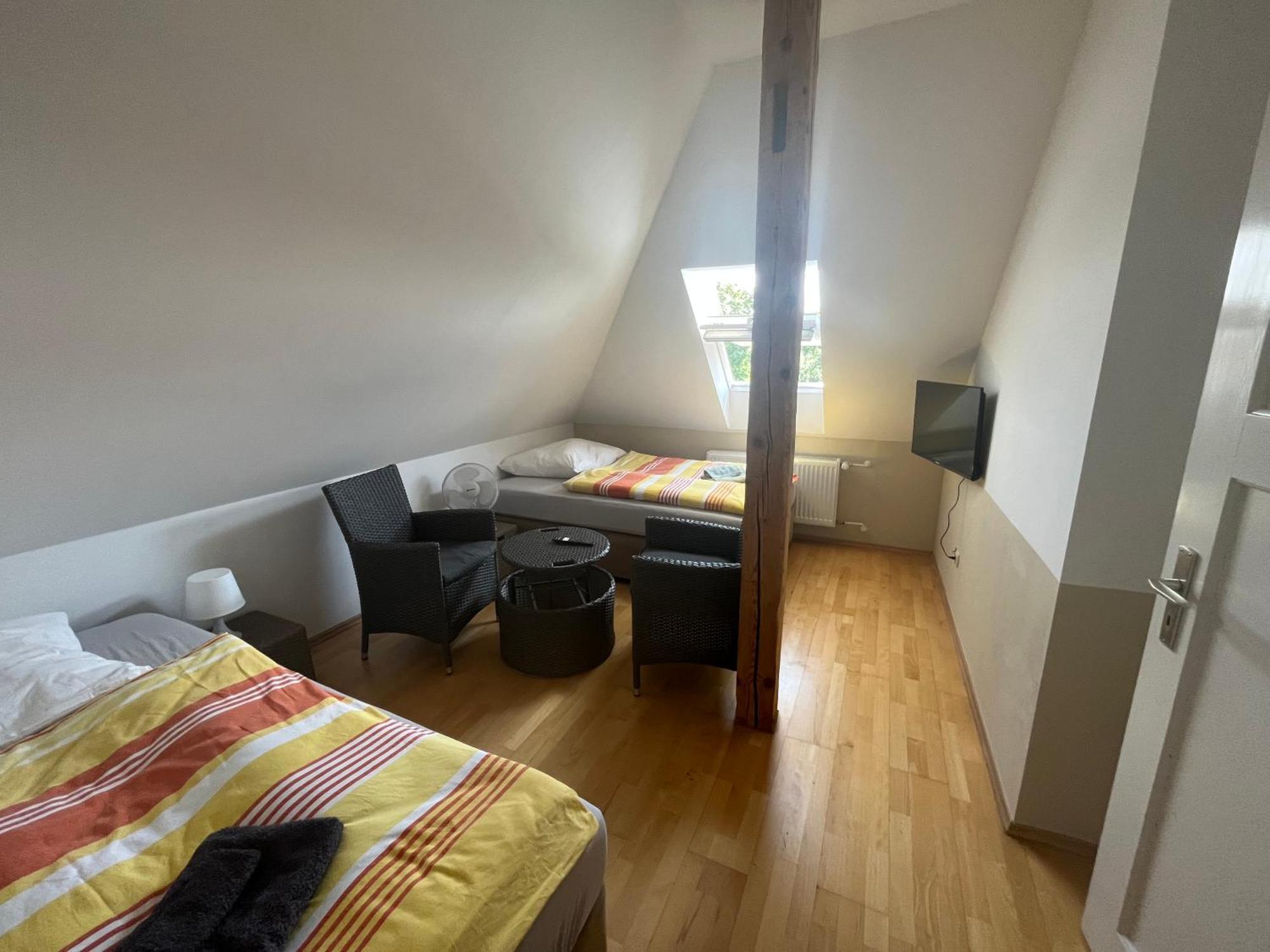 Doppelzimmer-Bad-Kuehlschrank-Tv-19 Meine Exterior foto