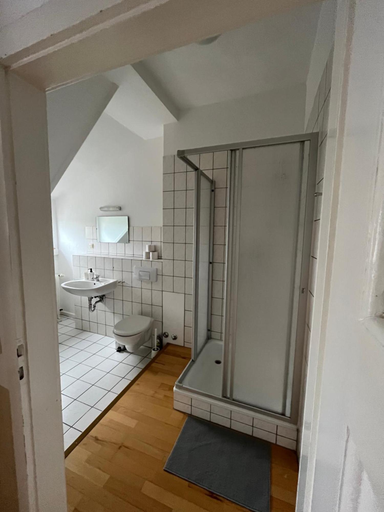 Doppelzimmer-Bad-Kuehlschrank-Tv-19 Meine Exterior foto