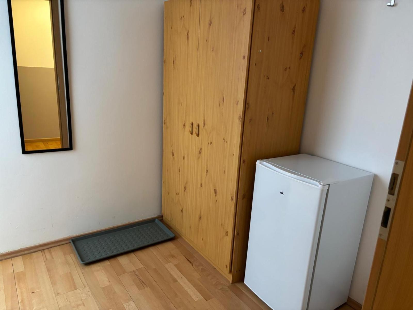 Doppelzimmer-Bad-Kuehlschrank-Tv-19 Meine Exterior foto